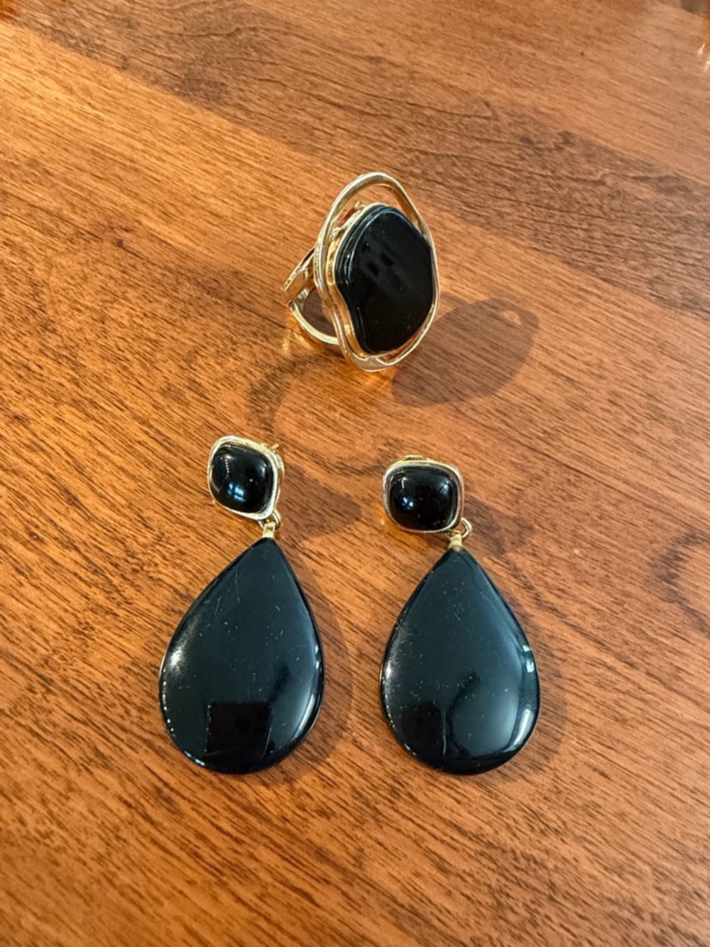 Gold-Tone Black Teardrop Earrings and Ring Set (Onyx)